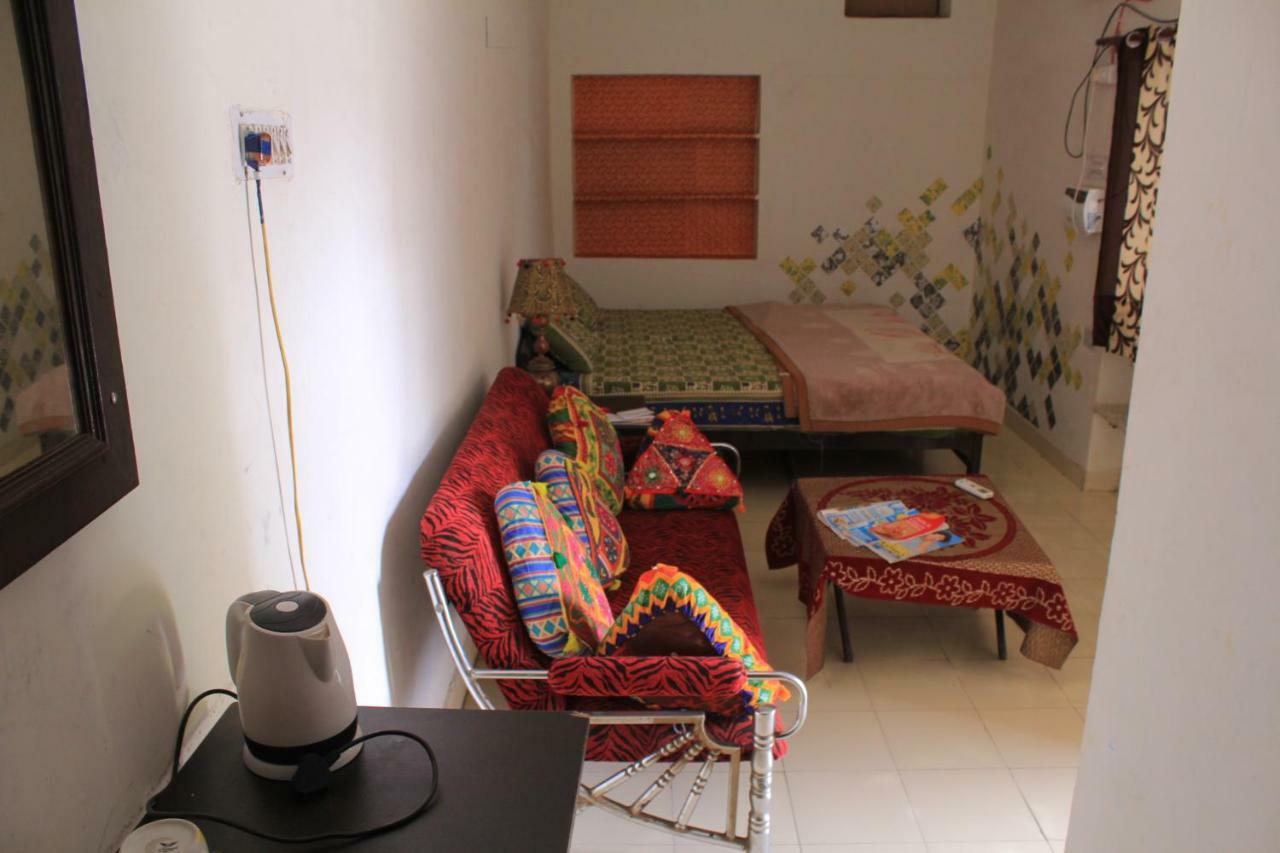 Nadya Homestay For Female & Family ชัยปุระ ภายนอก รูปภาพ